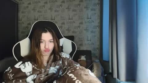 liliawoolf online show from February 3, 6:40 am