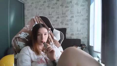 liliawoolf online show from March 26, 8:31 am