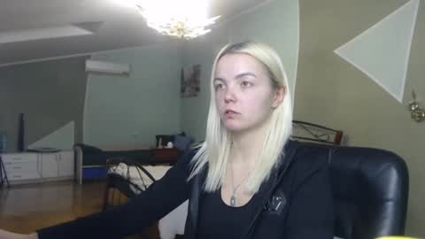 Lilie online show from March 8, 11:28 pm