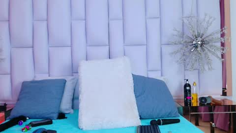 Snapshot of lilifox18 chatting on December 21, 7:49 pm Lili online show from December 21, 7:49 pm