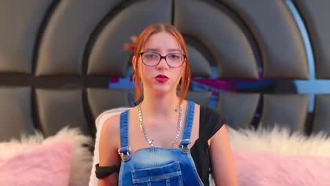 Snapshot of lilifox18 chatting on March 5, 7:38 pm Lili online show from March 5, 7:38 pm