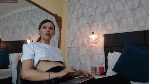 LilyJensen online show from September 8, 9:25 pm