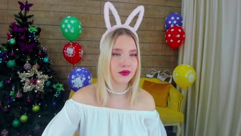 LiliLinn online show from December 26, 8:18 am