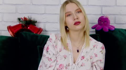 LiliLinn online show from December 27, 8:24 am