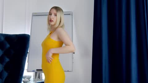 LiliLinn online show from December 28, 8:05 am