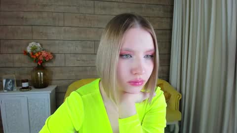 LiliLinn online show from February 12, 8:38 am