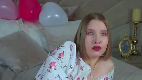 LiliLinn online show from February 17, 9:03 am