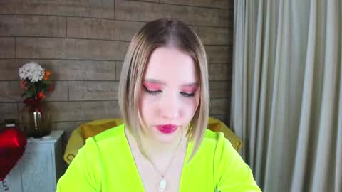 LiliLinn online show from February 19, 9:06 am