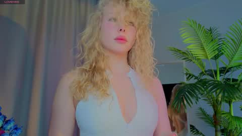 lililok101 online show from November 13, 2:32 am