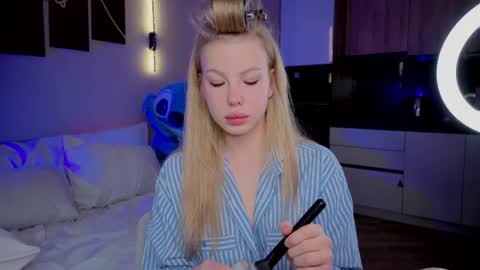 lililok101 online show from April 7, 1:50 am