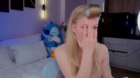 lililok101 online show from April 10, 2:28 am