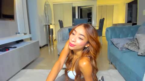 Lili  online show from February 5, 12:15 am