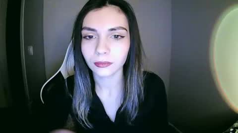 lilirose online show from December 21, 1:32 pm