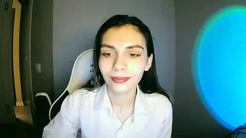 lilirose online show from December 22, 2:38 pm