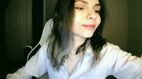 lilirose online show from December 26, 1:43 pm