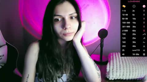 lilirose online show from October 3, 7:00 pm