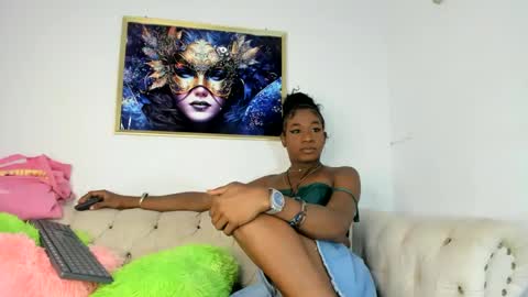 Snapshot of lilit2005_ chatting on February 15, 8:33 pm lilit2005_ online show from February 15, 8:33 pm