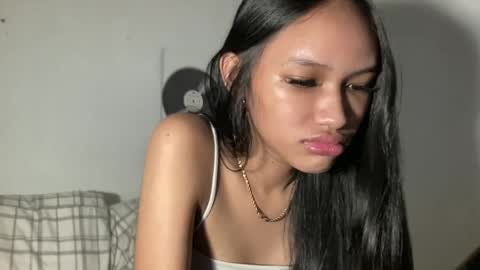 Snapshot of lilit_sensual chatting on June 19, 3:33 am Chloe online show from June 19, 3:33 am
