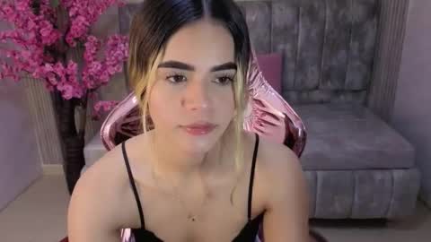 Snapshot of lilith4_s chatting on October 17, 8:33 pm Lilith online show from October 17, 8:33 pm