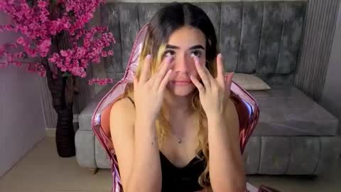 Snapshot of lilith4_s chatting on October 23, 10:47 am Lilith online show from October 23, 10:47 am