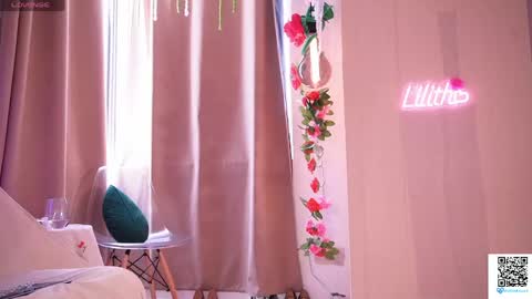 Snapshot of lilith__rosse chatting on April 21, 4:12 pm Lilith Rosse online show from April 21, 4:12 pm