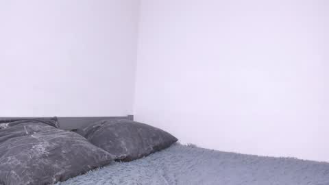 Snapshot of lilith_blond chatting on December 14, 4:23 am lilith_blond online show from December 14, 4:23 am