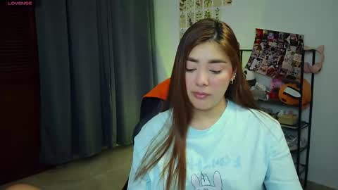 Snapshot of lilith_cruzz chatting on February 13, 2:40 am Lilith online show from February 13, 2:40 am