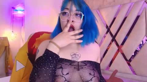   online show from October 4, 8:18 pm