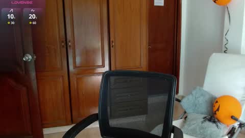 lili online show from October 27, 7:40 pm