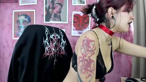 lilith_hart_ online show from October 1, 12:55 pm