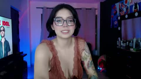 Snapshot of lilith_lennox chatting on May 4, 12:06 am lilith online show from May 4, 12:06 am