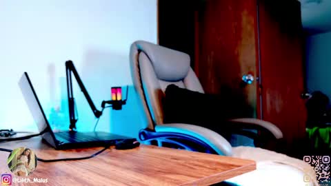 Snapshot of lilith_malum chatting on April 12, 8:25 pm lilith_malum online show from April 12, 8:25 pm