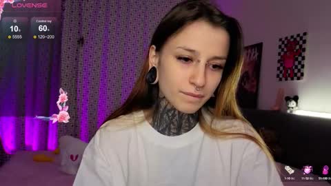 Snapshot of lilith_poison chatting on October 12, 6:07 pm lilith_poison online show from October 12, 6:07 pm