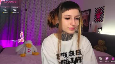 Snapshot of lilith_poison chatting on October 29, 6:20 pm lilith_poison online show from October 29, 6:20 pm