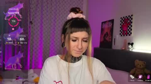 Snapshot of lilith_poison chatting on November 12, 6:19 pm lilith_poison online show from November 12, 6:19 pm