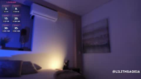 lilith_sage_ online show from October 27, 12:09 pm