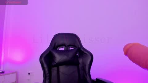 L I L I  online show from April 13, 8:47 pm