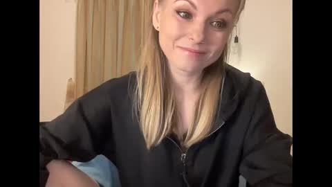 Snapshot of lilithnewdawn chatting on February 12, 5:41 pm lilithnewdawn online show from February 12, 5:41 pm