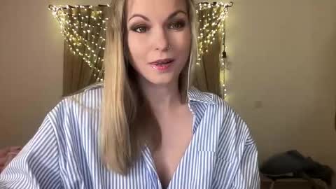 Snapshot of lilithnewdawn chatting on March 3, 7:20 pm lilithnewdawn online show from March 3, 7:20 pm