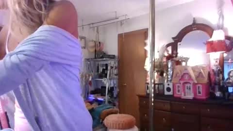 Snapshot of lilithohfish chatting on February 10, 6:56 pm Lilithohfish online show from February 10, 6:56 pm