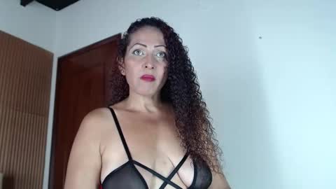 lilithphillis1 online show from December 17, 5:08 pm