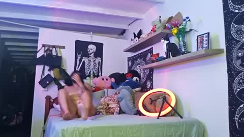 Lilith morningstar  Independent Model Helpme to reach 100 likes online show from September 30, 10:59 pm