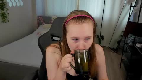 Snapshot of lilitiny chatting on July 29, 1:37 am Lili Tiny GMT2 3-10AM MonTueWedThuSat online show from July 29, 1:37 am