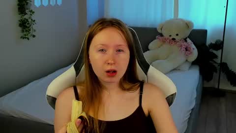 Snapshot of lilitiny chatting on August 4, 3:32 am Lili Tiny GMT2 3-10AM MonTueWedThuSat online show from August 4, 3:32 am