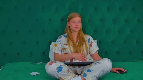 lilitrosen online show from September 15, 6:08 pm