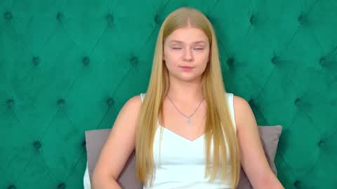 lilitrosen online show from October 14, 5:36 pm