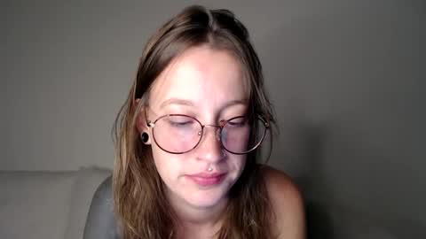 Snapshot of liljbby chatting on October 8, 11:35 pm Jay please help me reach 50 thumbs up online show from October 8, 11:35 pm