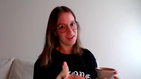 Snapshot of liljbby chatting on October 12, 4:39 pm Jay please help me reach 50 thumbs up online show from October 12, 4:39 pm