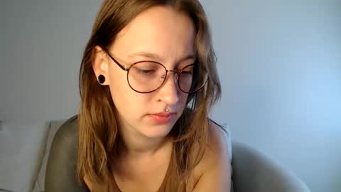 Snapshot of liljbby chatting on October 15, 3:45 pm Jay please help me reach 50 thumbs up online show from October 15, 3:45 pm