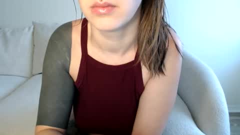 Snapshot of liljbby chatting on October 21, 2:40 pm Jay please help me reach 50 thumbs up online show from October 21, 2:40 pm